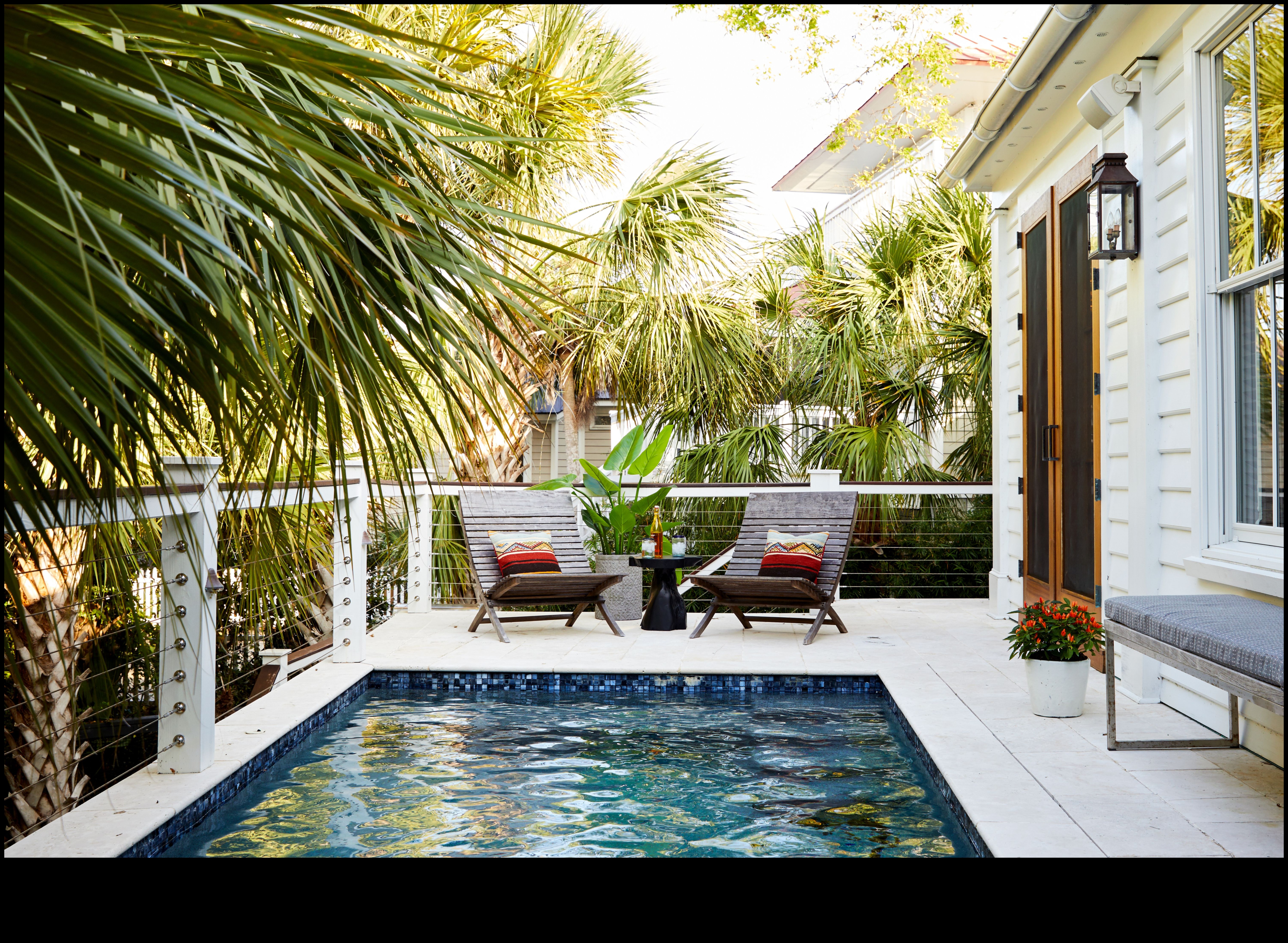 Συμβουλές για τη διακόσμηση του εξωτερικού χώρου της πισίνας σας