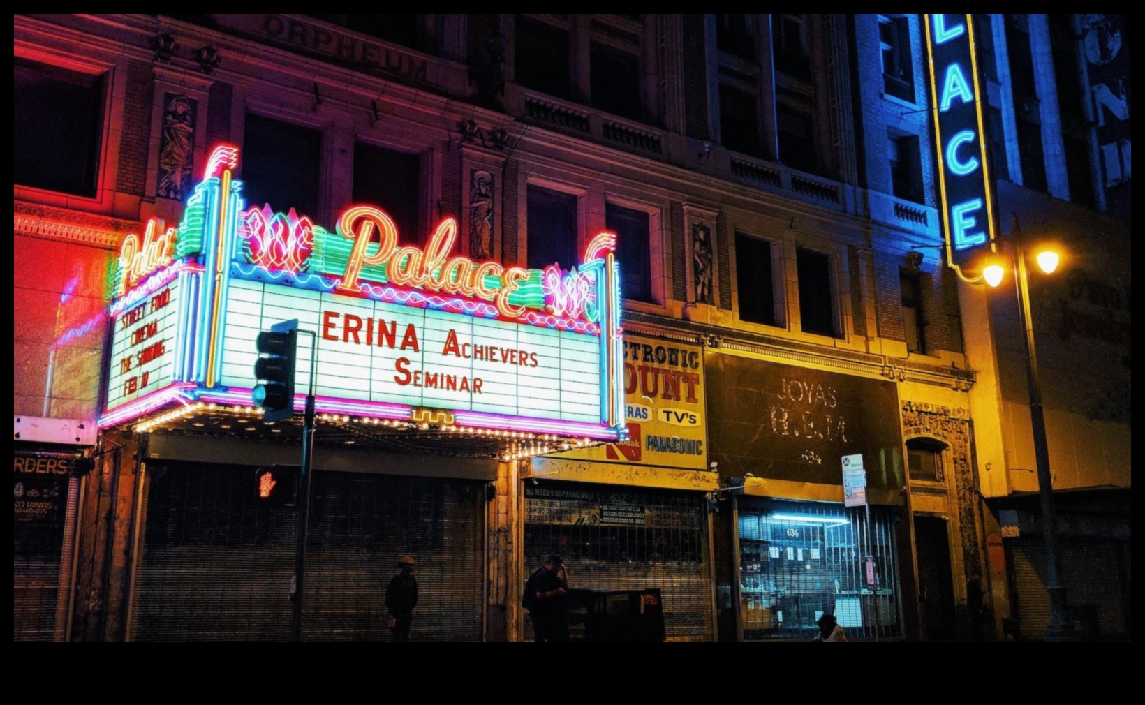 Πλούσιο Oasis Βυθιστείτε στην υπερβολή των πολυτελών δακτυλίων μας 5 Πλούσιο Oasis: Βυθιστείτε στην υπερβολή των δαχτυλιδιών μας Oasis
