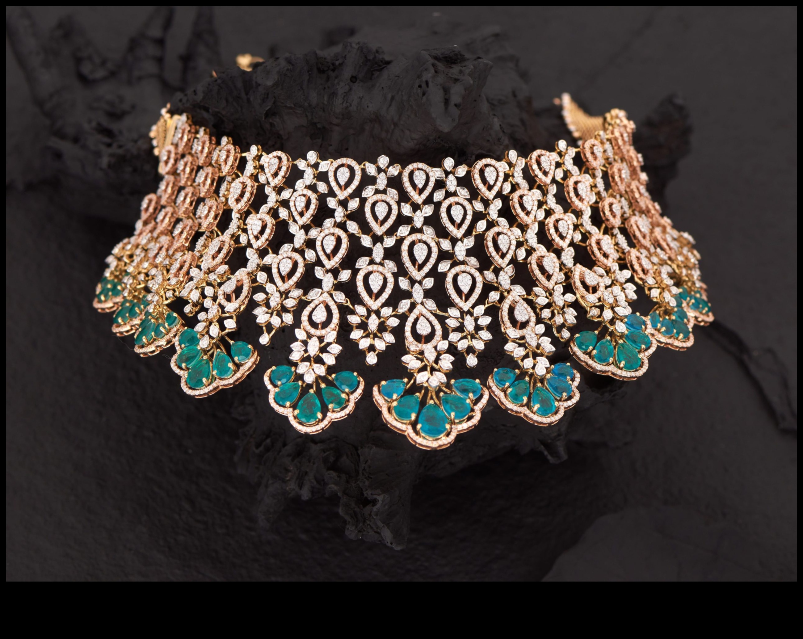 Diamond Dreams A Sparkling Collection of Dazzling Diamond Chokers 4 Diamond Dreams: Sparkle and Shine with Our Dazzling Diamond Chokers