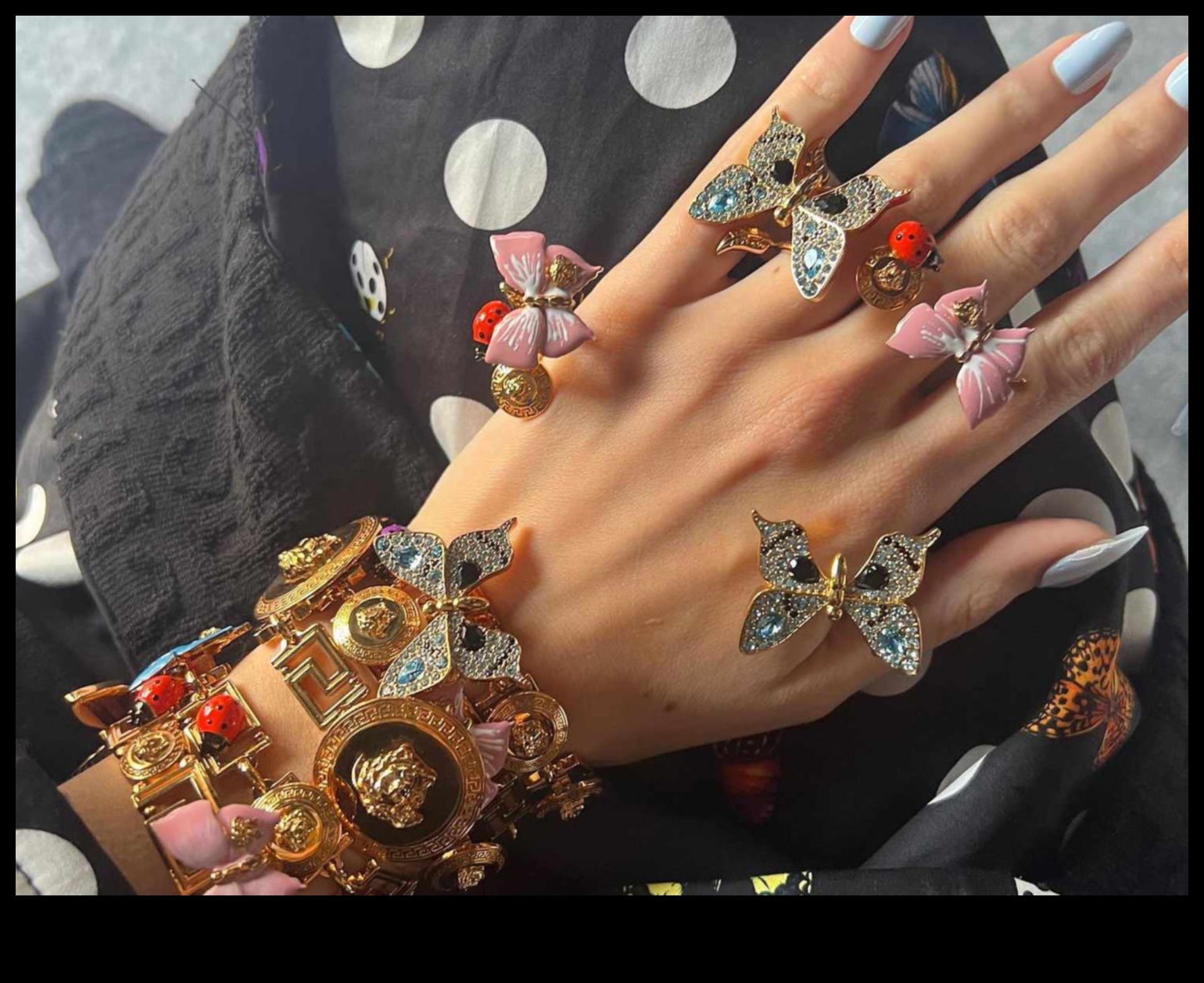 Statement Pieces for Every Mood: Fashion Jewellery Extravaganza