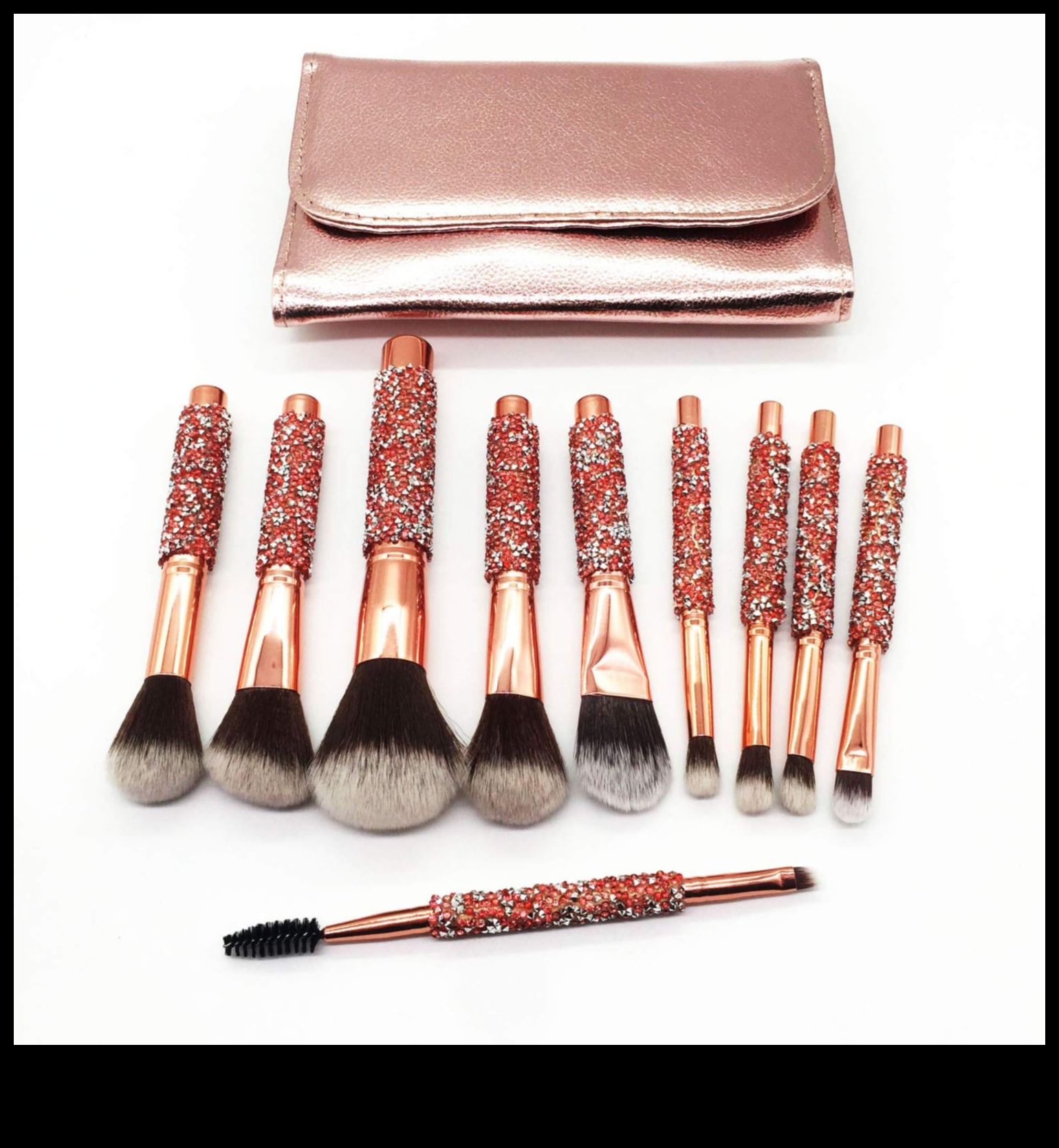 Glamorous Gems Μια πολυτελής εμφάνιση για τα εργαλεία μακιγιάζ σας 5 Glamorous Gems: Εξερευνώντας Εργαλεία Μακιγιάζ με Έντεχνα Κοσμήματα για τους λάτρεις της πολυτέλειας