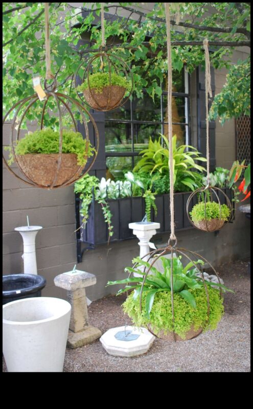 Μπορείτε να προτείνετε Boho Chic ιδέες διακόσμησης εξωτερικού κήπου με κρεμαστές ζαρντινιέρες;