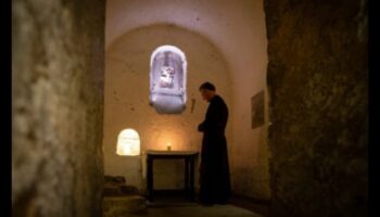 Cathedral Crypts: Artistic Treasures Hidden Below Gothic Churches