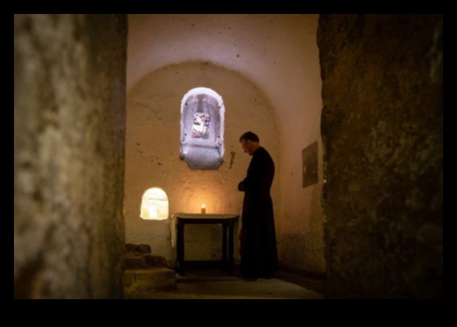 Cathedral Crypts: Artistic Treasures Hidden Below Gothic Churches