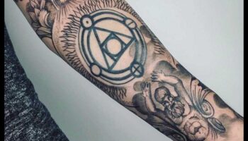 Ink Alchemy: Ανυψώστε το βλέμμα σας με τα αριστοτεχνικά τατουάζ στο χέρι