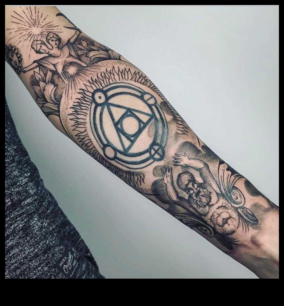 Ink Alchemy Ανεβάστε το βλέμμα σας με αριστοτεχνικά τατουάζ στο χέρι 1 Ink Alchemy: Ανυψώστε το βλέμμα σας με τα αριστοτεχνικά τατουάζ στο χέρι