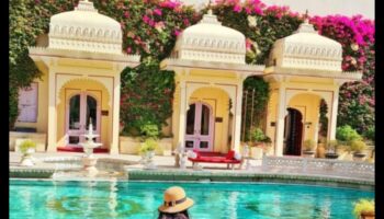 Regal Reverie: Dream in the Splendor of Luxury