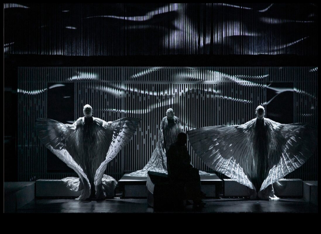 Θεατρικές Υφές: Δράμα και Βάθος στη Σύγχρονη Τέχνη