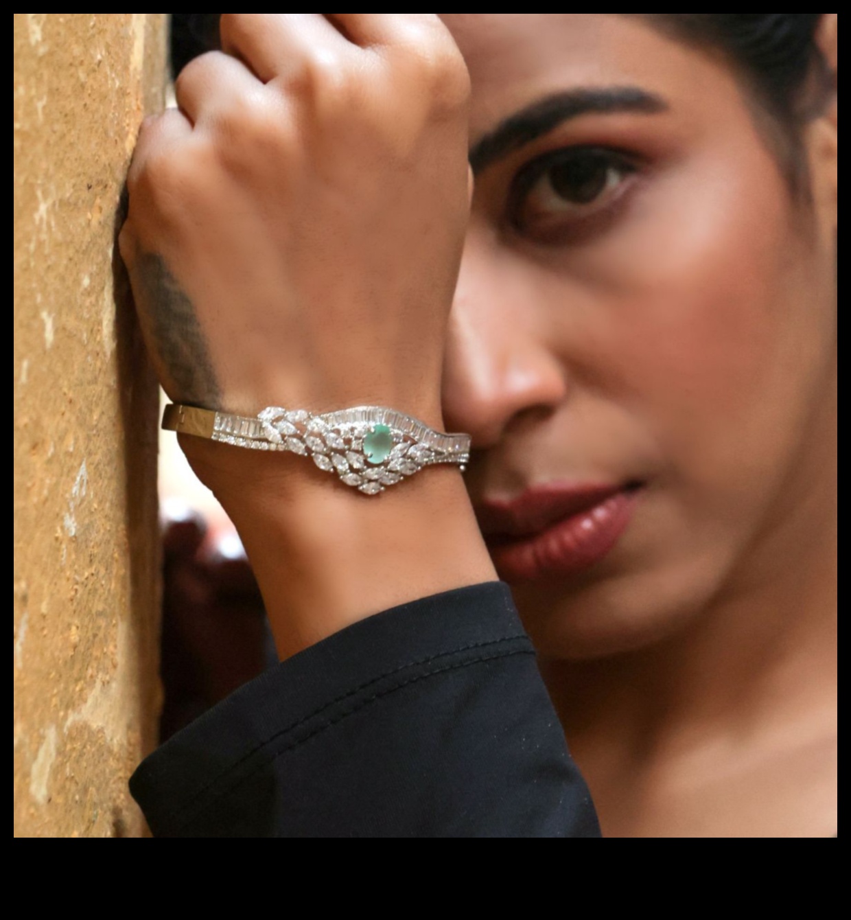 Wrist Radiance: Θαμπώστε σε κάθε στιγμή με βραχιόλια