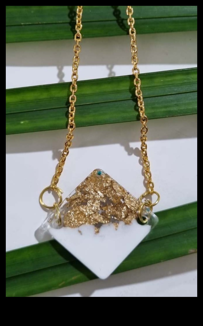 Πλούσια στολίδια: Διακοσμήστε τον εαυτό σας με τις περίτεχνες δημιουργίες μας με κολιέ