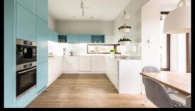 Ποιες είναι μερικές κομψές σκανδιναβικές ιδέες σχεδίασης για μια μοντέρνα κουζίνα;